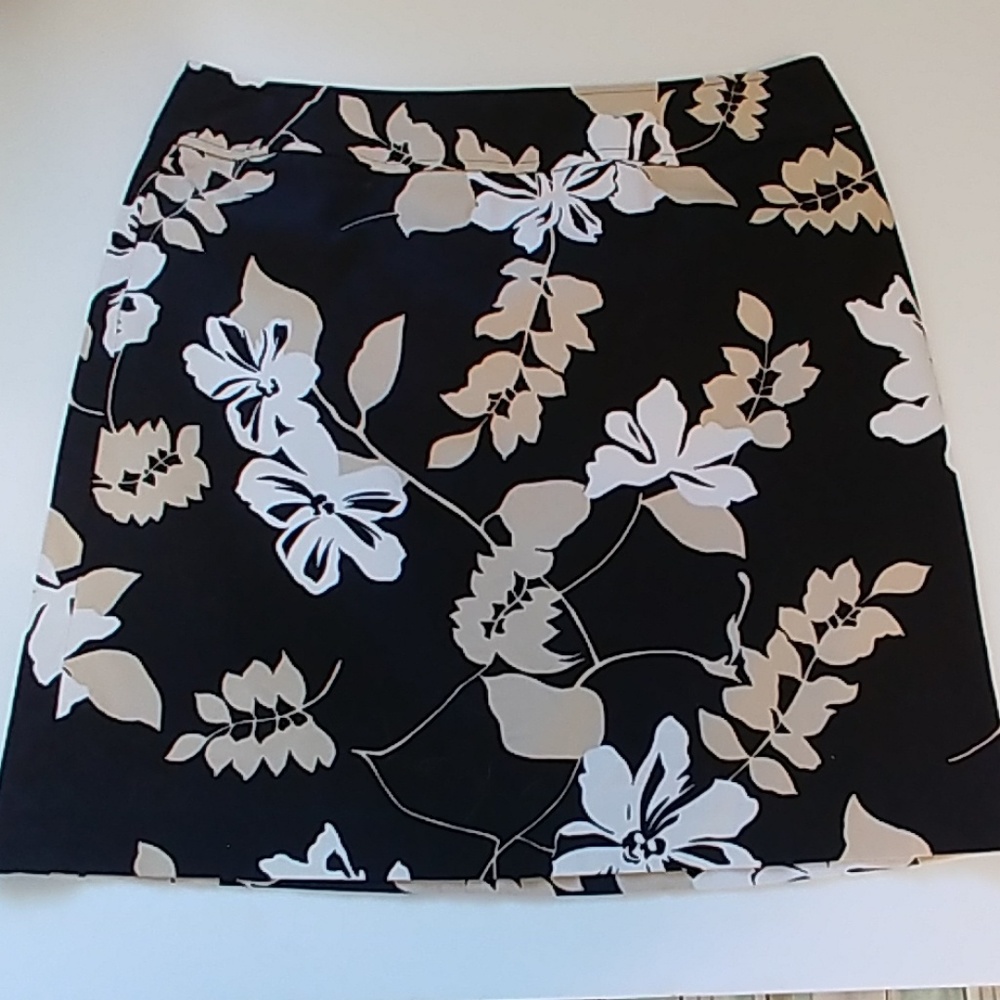 Rafaella Black, Tan & White Skirt Size 10